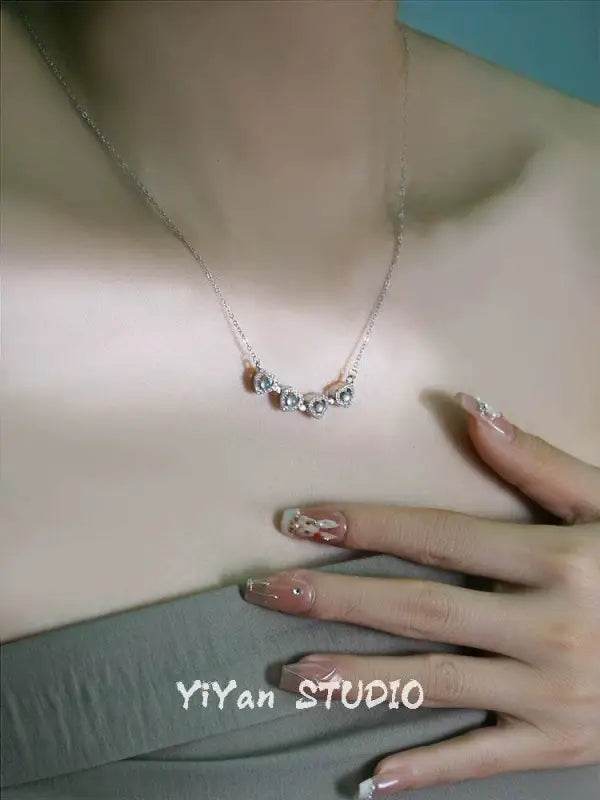 One Style for Dual-Wear Clover Emerald Necklace in Silver - Estalios