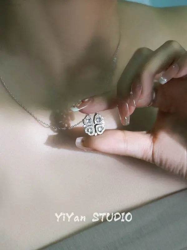 One Style for Dual-Wear Clover Emerald Necklace in Silver - Estalios