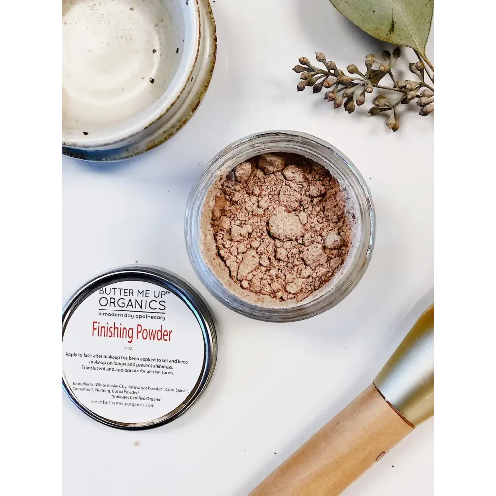 Open jar of Organic Finishing Powder for perfect powder setting and a flawless look