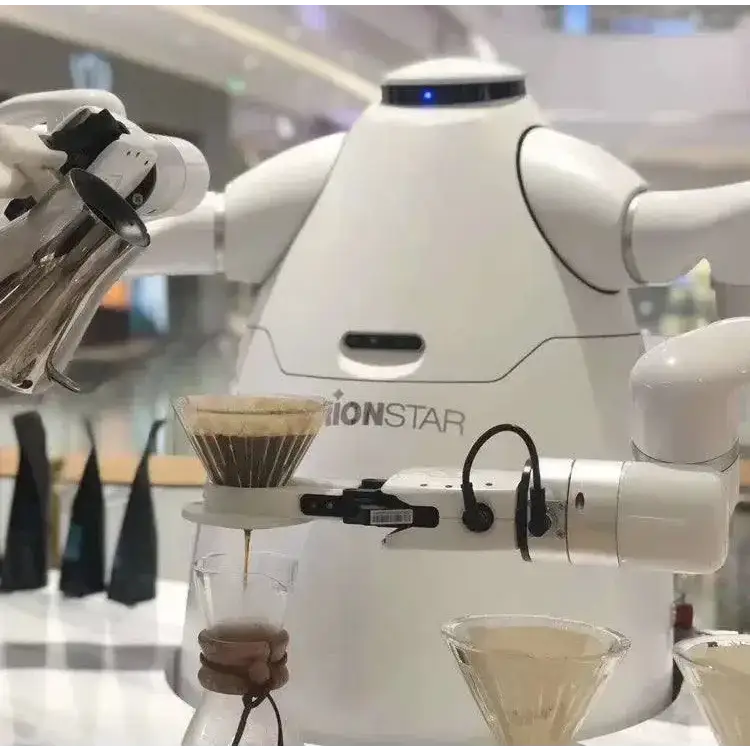 White robot barista from Orionstar pouring coffee with its dual-arm robot serving style