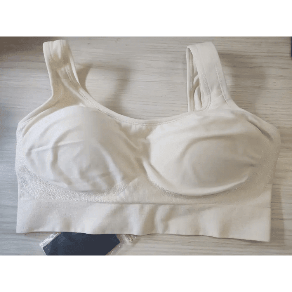 Unleash Invisible Support: The Seamless Black Bra! Experience unparalleled comfort and a smooth silhouette with our Black Seamless Bra. This bra is designed to disappear under - Estalios