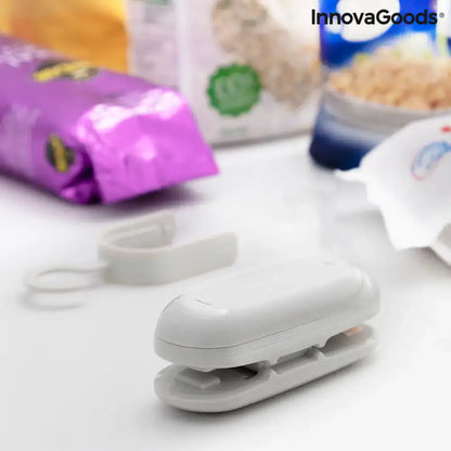 White plastic bag sealer from Innovagoods, perfect for keeping food fresh with Baseyl