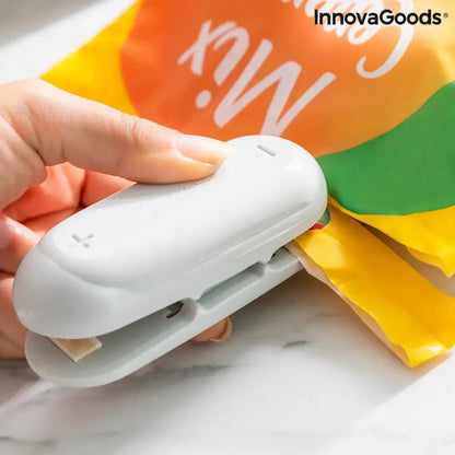 White handheld Innovagoods Bag Sealer, perfect for food storage and freshness