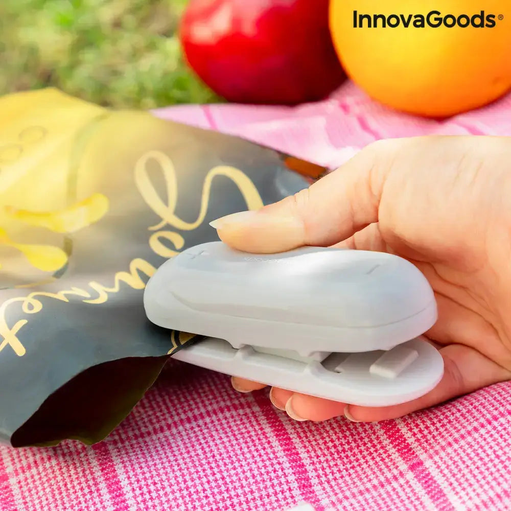 Gray plastic bag sealer for easy storage with Innovagoods Baseyl Bag Sealer