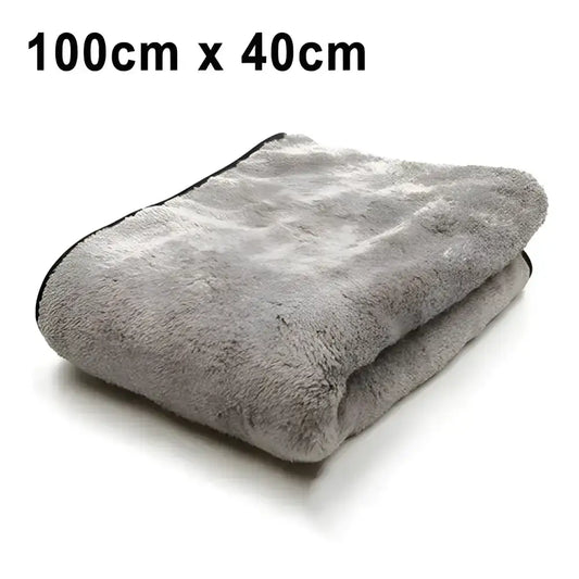 Folded gray Seametal 120x50cm microfiber towel in the Microfiber Car Wash Kit