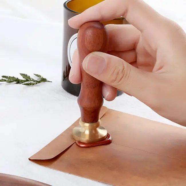 Elegant Snake Wax Seal Stamp with Comfortable Wooden Handle - Estalios
