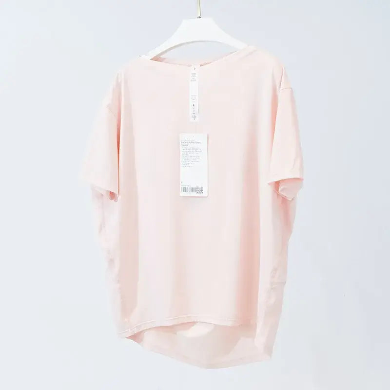 Light pink short-sleeved yoga shirt made of ice silk breathable material for ultimate comfort