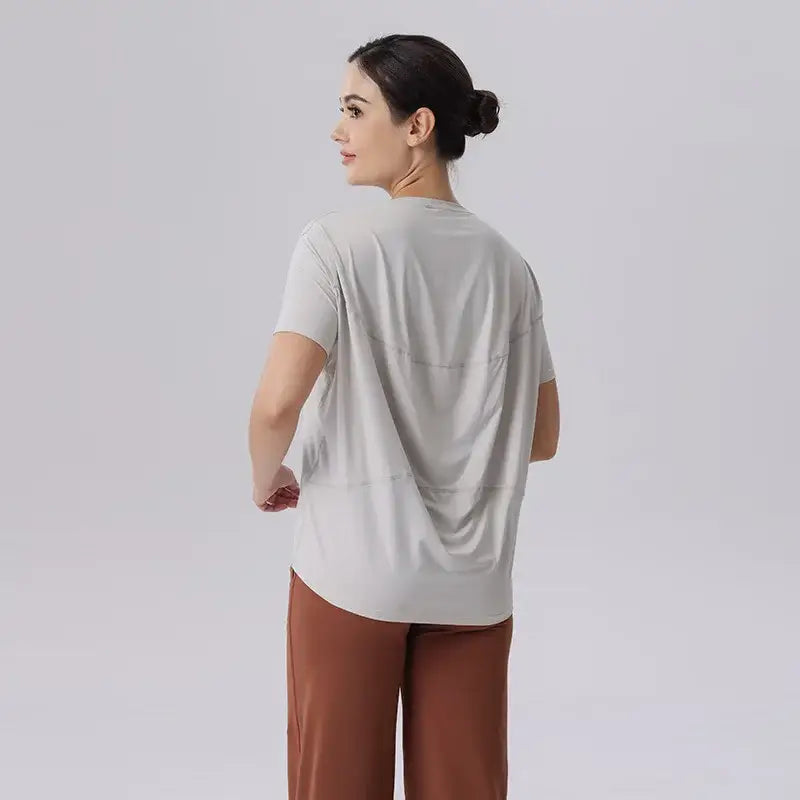 Woman in a gray t-shirt and brown pants, showcasing ice silk breathable short sleeved yoga clothes