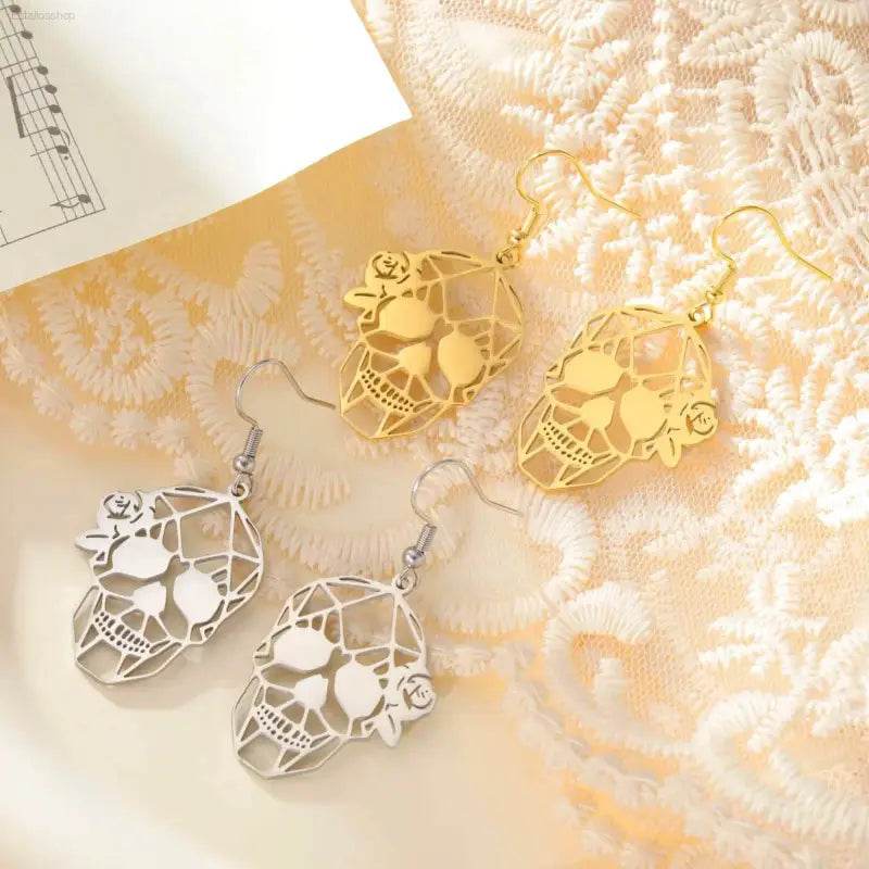 Trendy Skeleton Head Dangle Earrings for Halloween Fun - Estalios