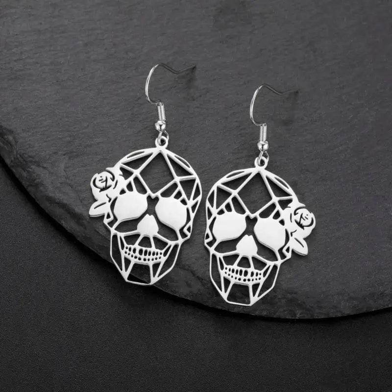 Trendy Skeleton Head Dangle Earrings for Halloween Fun - Estalios