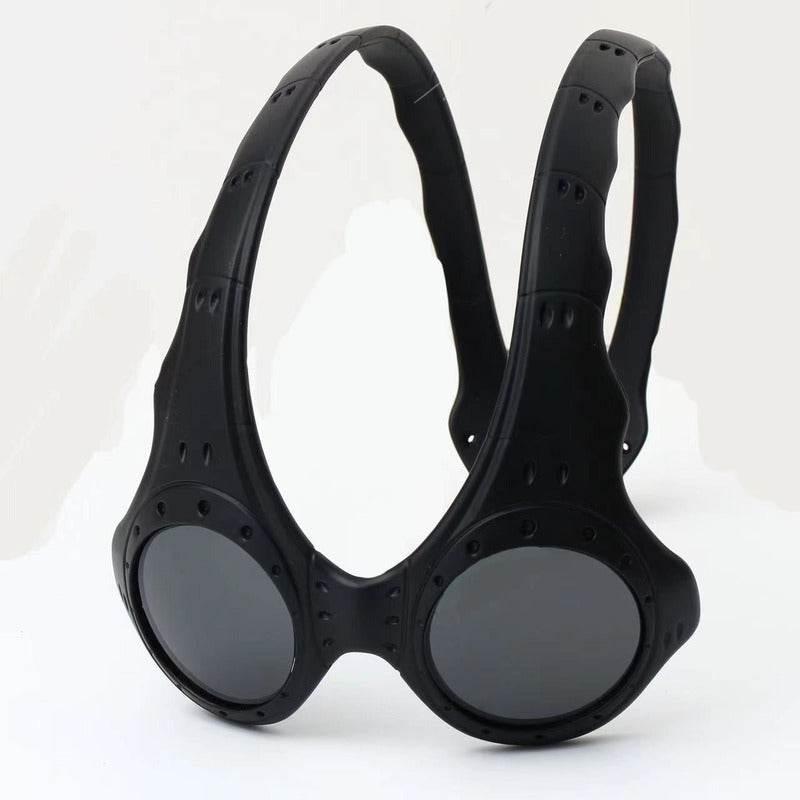 Steampunk Vision: Goggles of Tomorrow! Gear up for adventure with these awesome Silver Steampunk Goggles, blending Victorian style with futuristic flair. Stand - Estalios