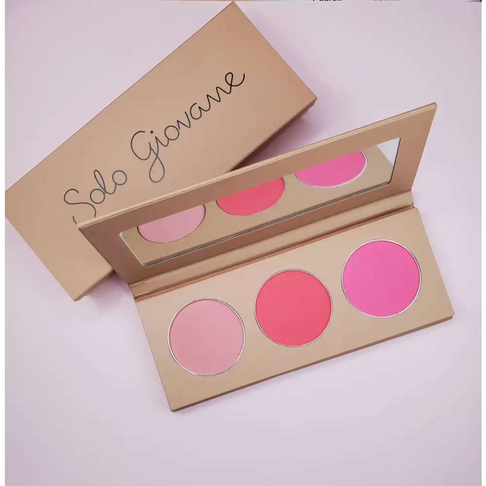 Versatile Blush Palette Trio with mirror featuring three shades blush for a perfect glow