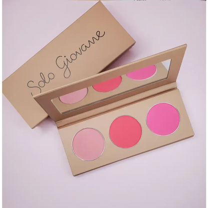 Versatile Blush Palette Trio with mirror featuring three shades blush for a perfect glow