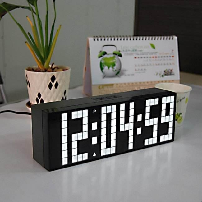 Vibrant Dual Tone Digital Clock: Stylish Timekeeping Solution - Estalios