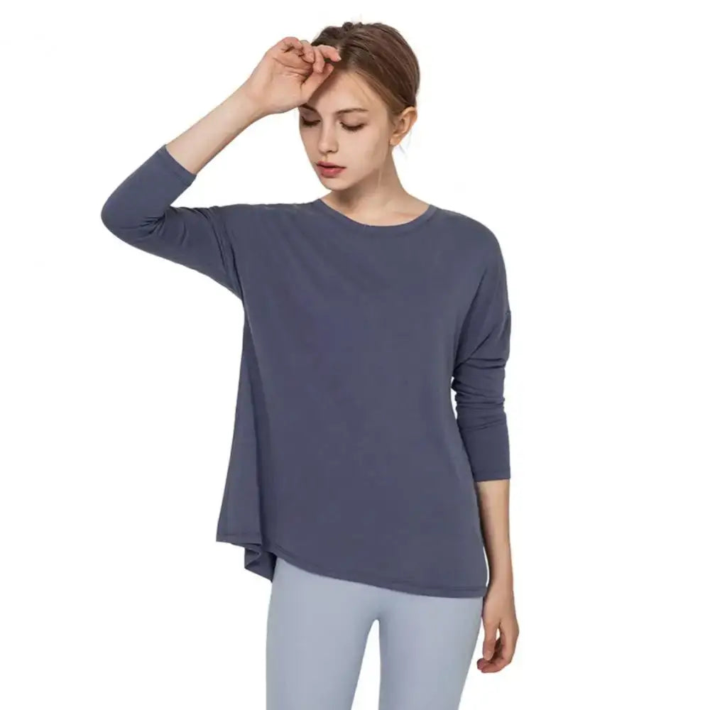 Woman in a gray long-sleeved shirt, perfect for fast dry running and loose yoga clothes