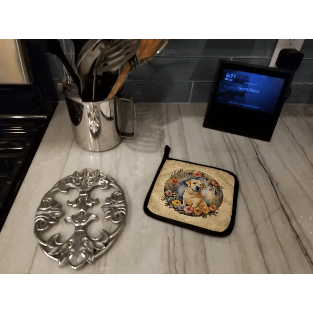 Labrador Retriever Pot Holders: Paw-some Heat Protection! Dog and Floral Square Pot Holders are Here to Help you Keep your Hands Safe in the Kitchen! - Estalios