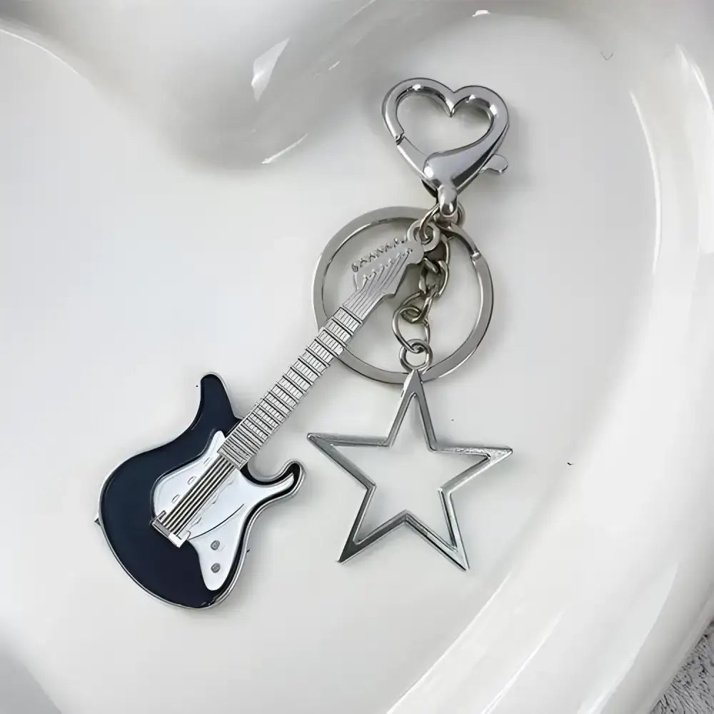 Guitar and star keychain from Zakol Y2K Guitar Love collection, perfect for music lovers